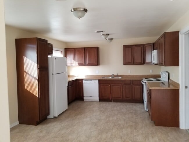 419 1st Ave W, Three Forks, MT 59752 - photo 4