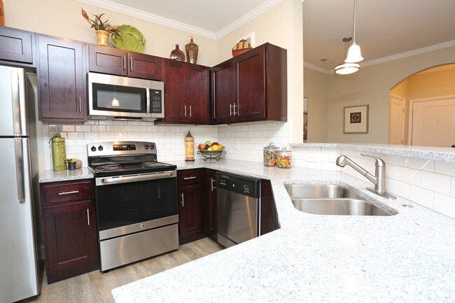 2BR, 2BA - 1,263 SF - Hadley - Kitchen