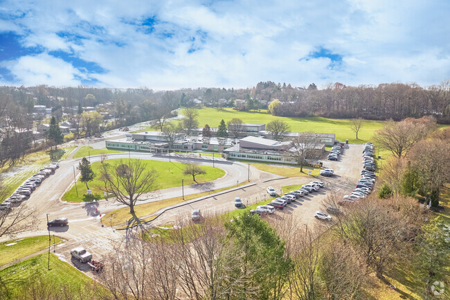 Jefferson Road School serves 476 students in grades Kindergarten-5.