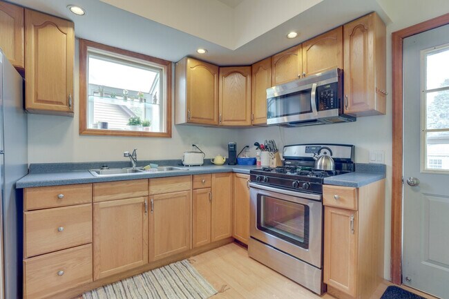 16 S Hudson St unit ID1306517P, Westmont, IL 60559 - photo 6