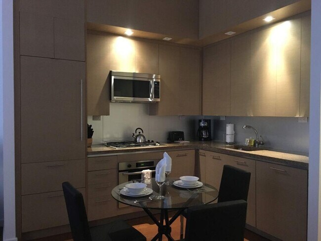 1600 Broadway on the Square Condominium unit ID1358543P, New York, NY 10019 - photo 3