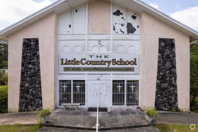 The main building at the Little Country School in Jacksonville, FL.