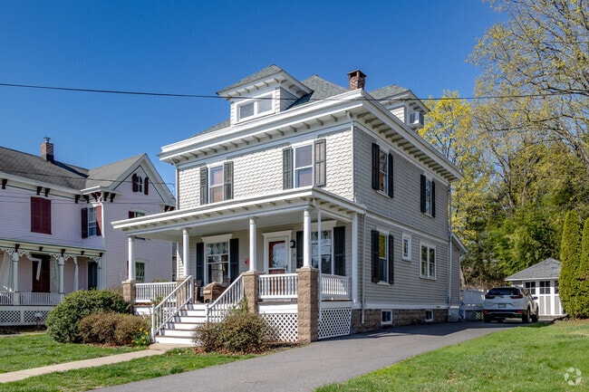 American Foursquare homes in Lebanon feature wide front porches and balanced, boxy design.
