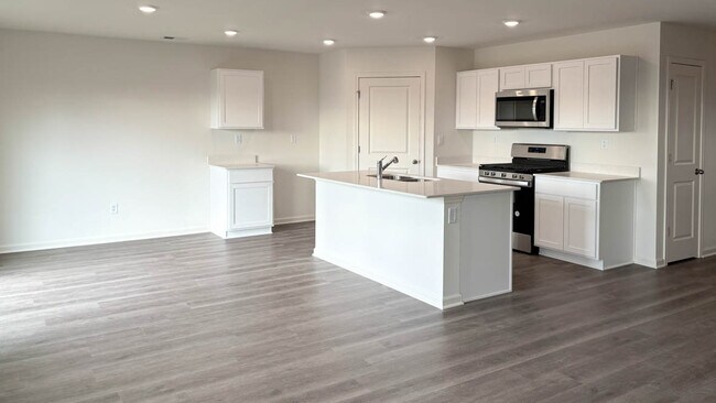 6292 Redwood Trail, Wonder Lake, IL 60097 - photo 3