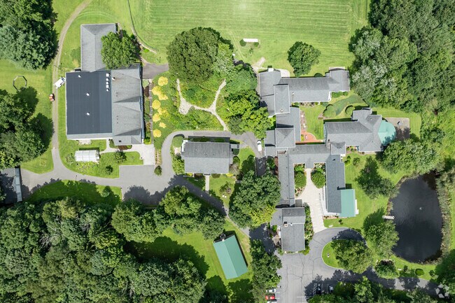 The Woodhall School has a student to teacher ratio of 3 to 1.