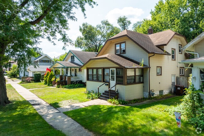 The homes in North End Square were largely constructed in the early to mid-20th century.