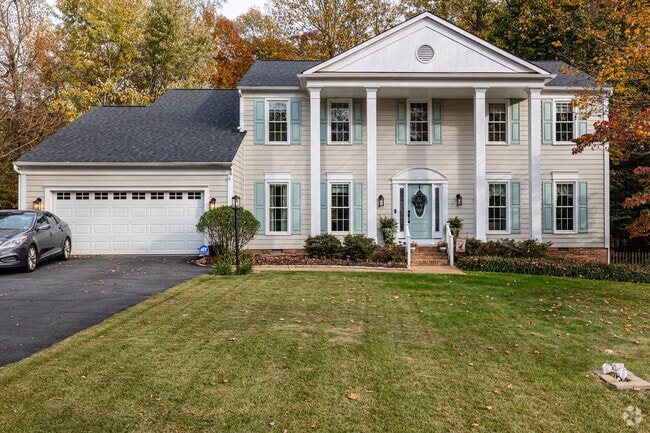 Coloniial influences are found throughout Mechanicsville.