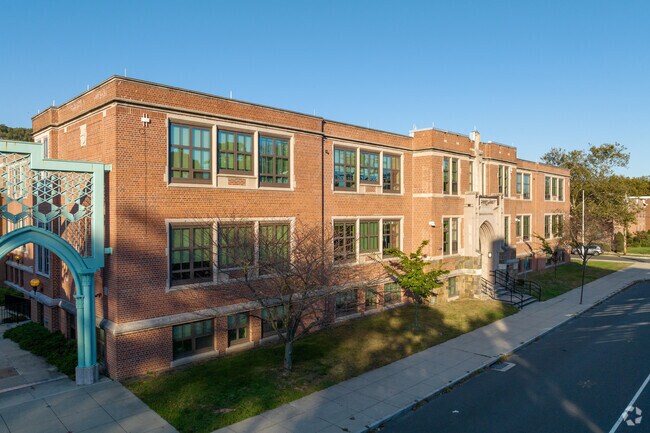 Mauro-Sheridan Interdistrict Magnet School has a focus on science and technology in Amity.