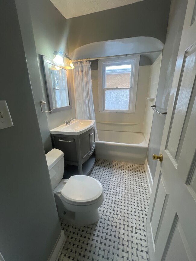 2557 S 6th St, Springfield, IL 62703 - photo 7