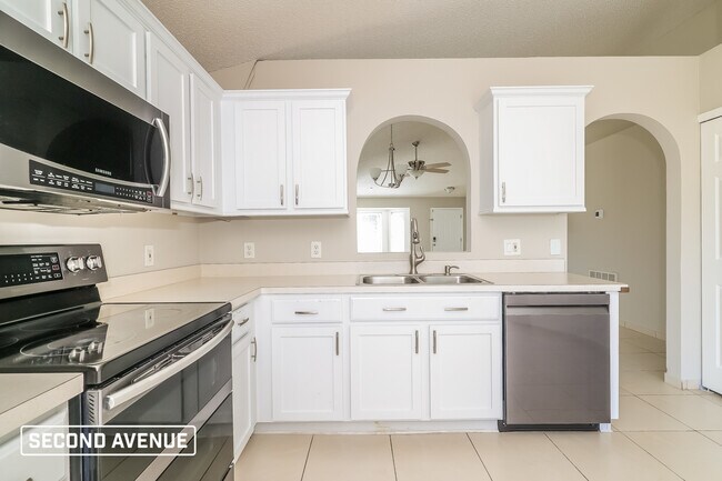 2926 Noah Cir, Saint Cloud, FL 34772 - photo 3