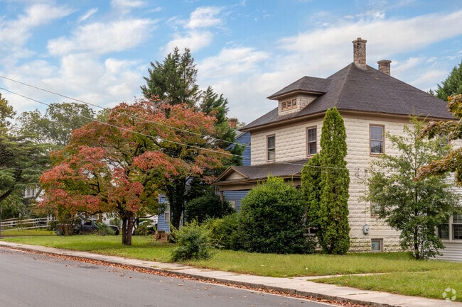 Homes in Newtown-North Division often have spacious yards with lots of foliage.