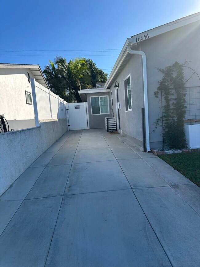 16656 Ross Ln unit ADU, Huntington Beach, CA 92647 - photo 3