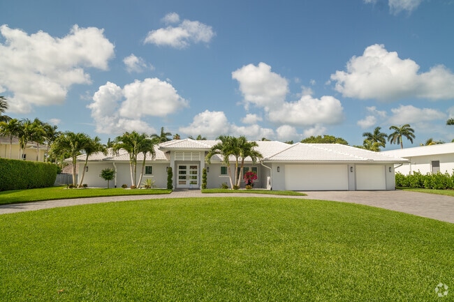 A few restored ranch-style homes can still be found in Royal Harbor.