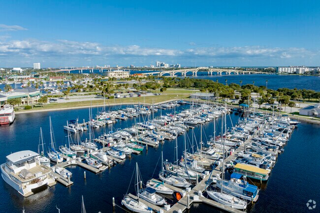 Halifax Harbor Marina in Daytona Beach offers concierge dock service as well as a boat launch.