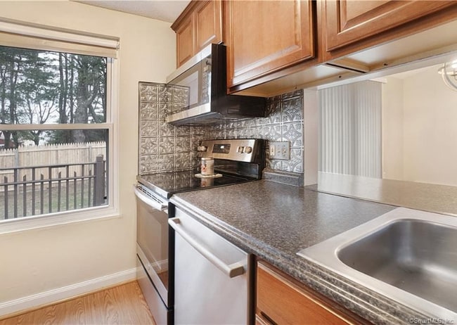 12 Little River Ln, Middletown, CT 06457 - photo 7