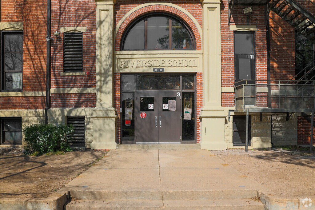 Welcome to the Riverside Leadership Magnet Elementary School.