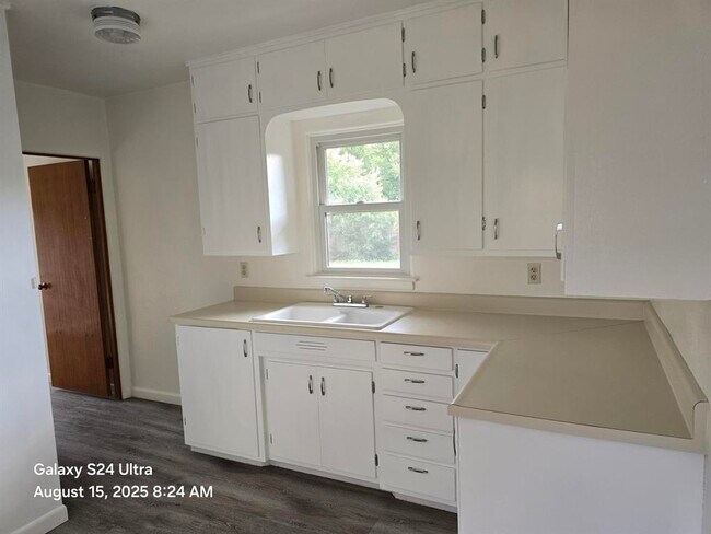 1634 King St unit Apartment, Sidney, NE 69162 - photo 4