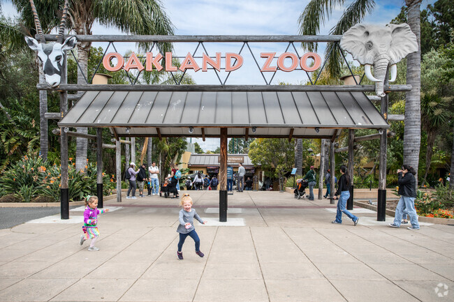 The Oakland Zoo near the Frink neighborhood is packed everyday with happy guests.