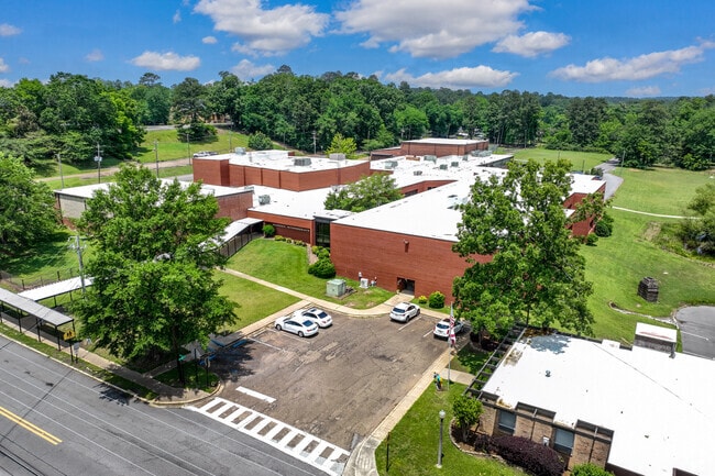 Maddox Middle School serves students in grades 6-8.