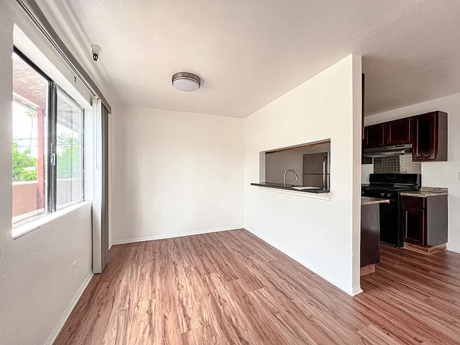 14746 Delano St unit 6, Los Angeles, CA 91411 - photo 3