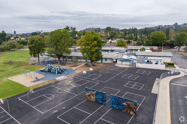 Ladera Stars Academy is a project based learning school.