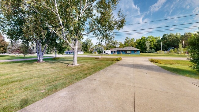 10048 Clark Rd, Davison, MI 48423 - photo 2