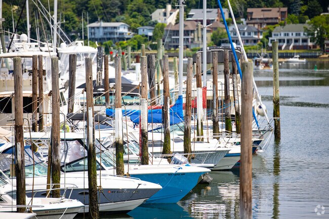 Huntington Bay is a great place for those who love boating.