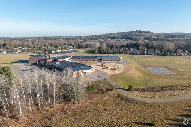 Stettin Elementary School  has a student-teacher ratio of 16 to 1.