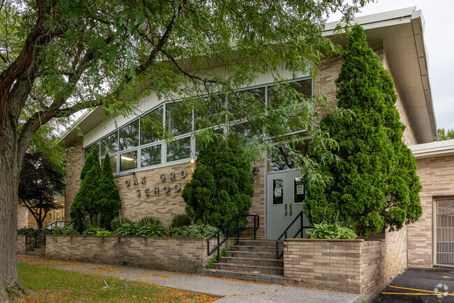 Oak Grove Elementary School  has 487 students in grades K-6.