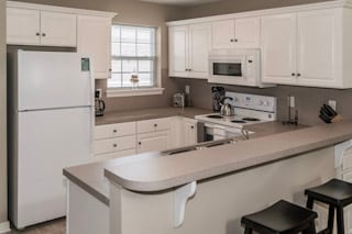 Garden Model-Bright & Airy Kitchen