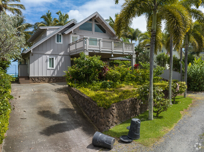 Beautiful Single Family Home in the Gated Kawela Bay Community
