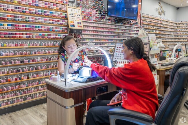Scott Highlands residents love going to see their friends at La Tang Nail Salon.