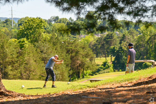 Farmville Municipal Golf Course is just a short drive from Buckingham Courthouse.
