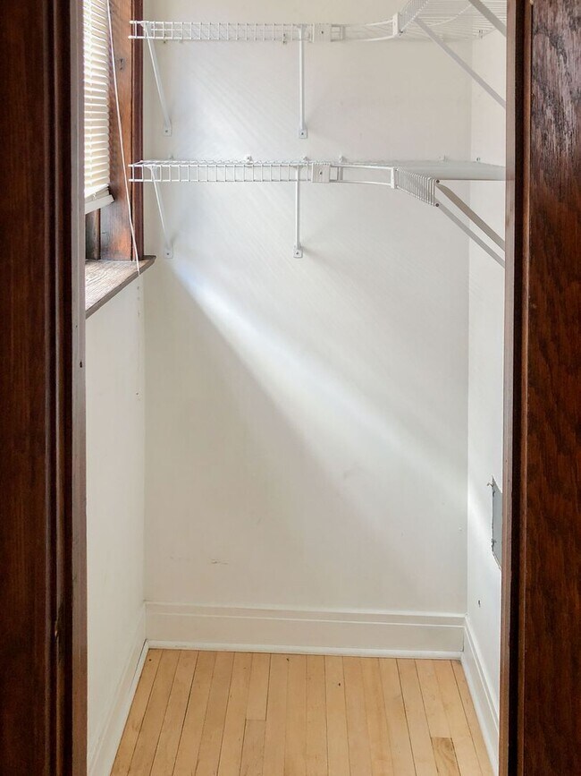 1434 W Addison St unit 2, Chicago, IL 60613 - photo 4