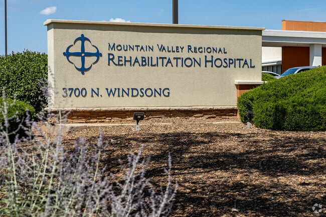 Lynx Lake Estates have access to modern medicine at Mountain Valley Regional hospital.