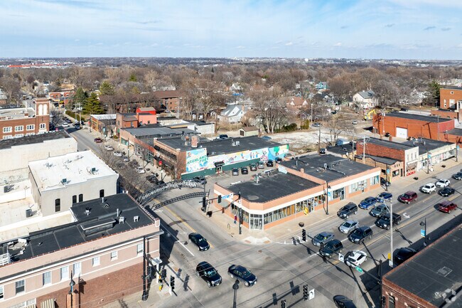 6th Avenue divides Highland Park from Oak Park and they share a commercial district.