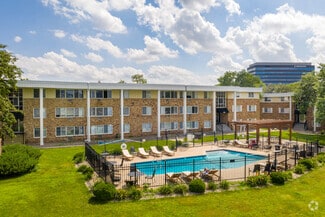 5233-5277 W 82nd St, Bloomington, MN 55437