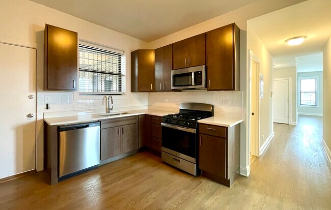 3405 W Fullerton Ave unit 2, Chicago, IL 60647 - photo 2