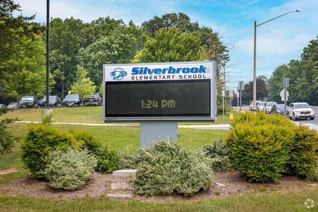 Silverbrook Elementary School in Crosspointe and offers pathways to learning excellence.