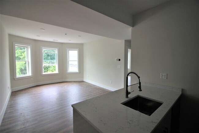 843 Columbia Rd unit 3, Dorchester, MA 02125 - photo 4