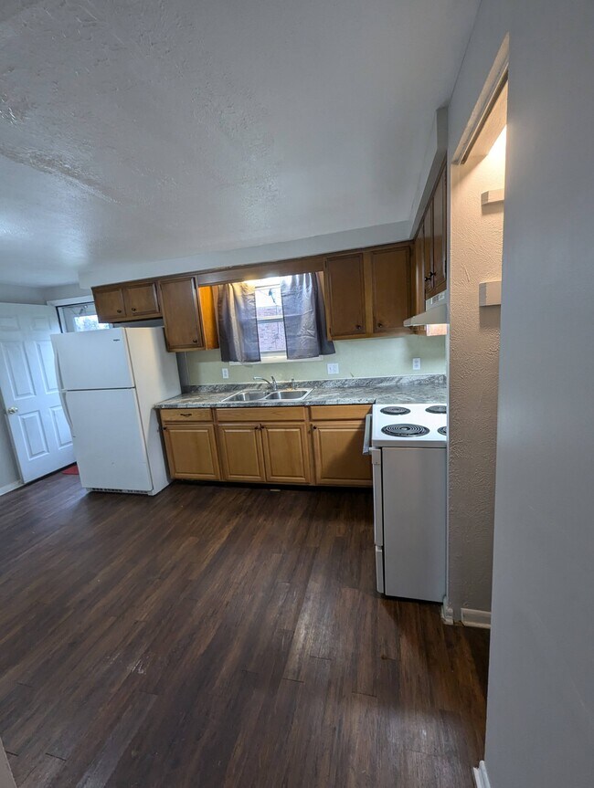 1363 Wertz Ave SW, Canton, OH 44710 - photo 3