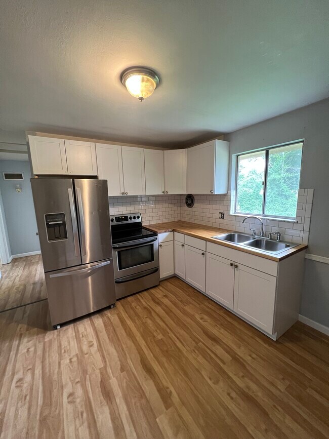 1112 Chargene St, Saint Charles, MO 63301 - photo 6