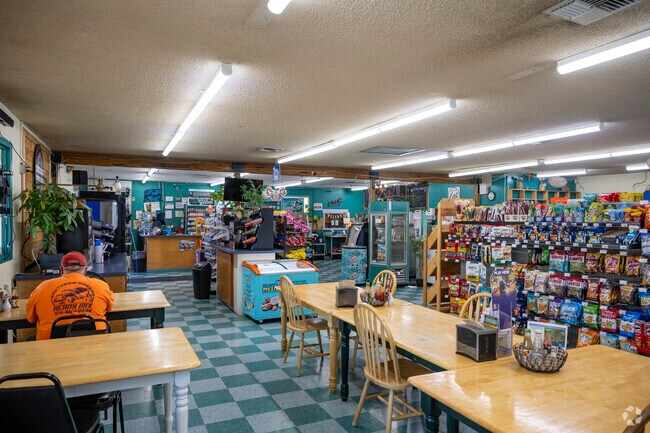 Foot Creek deli market offers a wonderful place to grab lunch in the Foots Creek neighborhood.