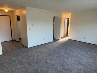 109 E Monroe Ave, Hartford, WI 53027