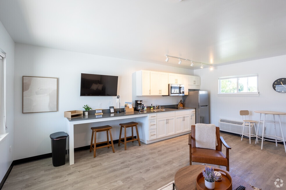 Falls Edge Studios, Cedar Falls, IA 50613 - photo 1