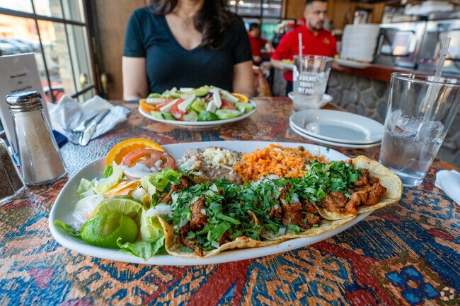 Downtown Aurora La Quinta de los Reyes Aurora