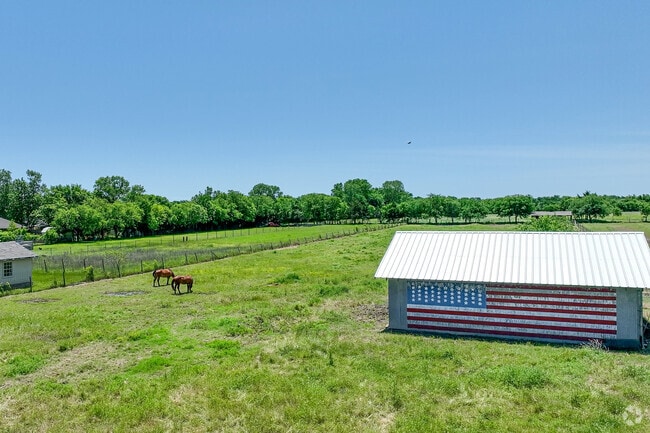 Glenn Heights is a clean, quaint neighborhood just outside of Downtown Dallas.