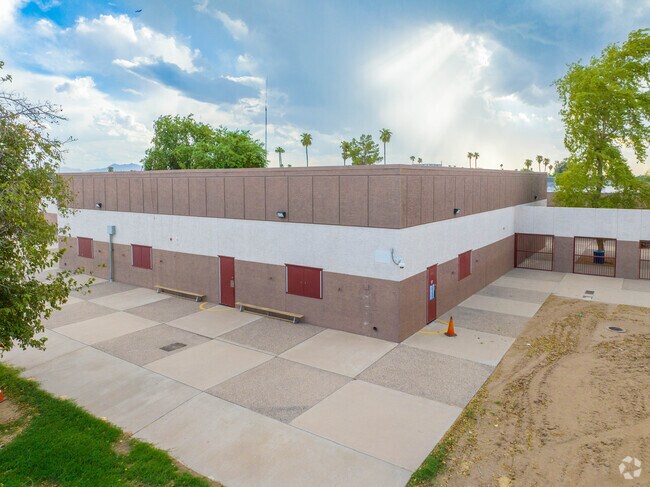 Palm Lane Elementary School has a modern and large campus.