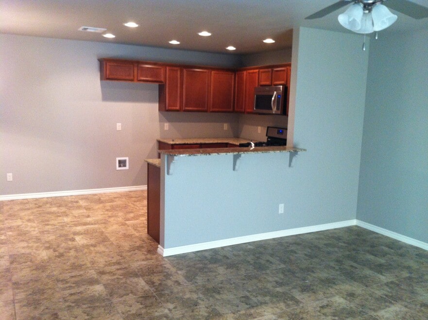 205 Ashley Dr, Edmond, OK 73003 - photo 1