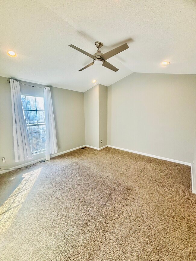 12053 E Hoye Dr, Aurora, CO 80012 - photo 6